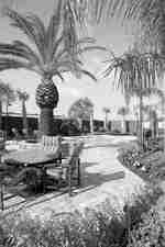 ระเบียงสระว่ายน้ํากลางแจ้ง