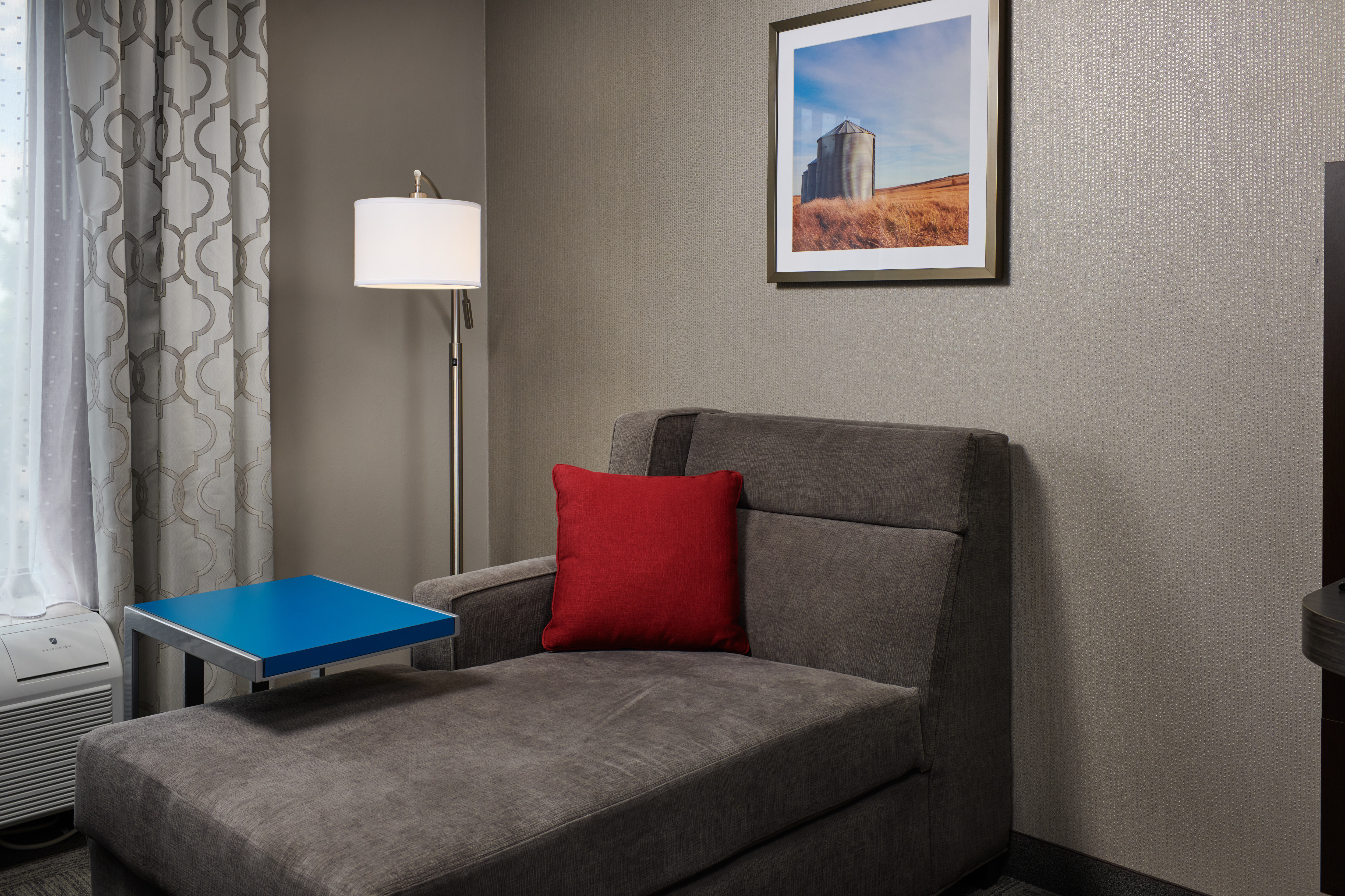 Lounge Area in Guestroom
