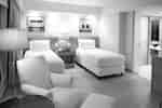 Twee comfortabele lits-jumeauxs en loungegedeelte