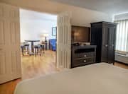 Queen Suite with Bed and HDTV