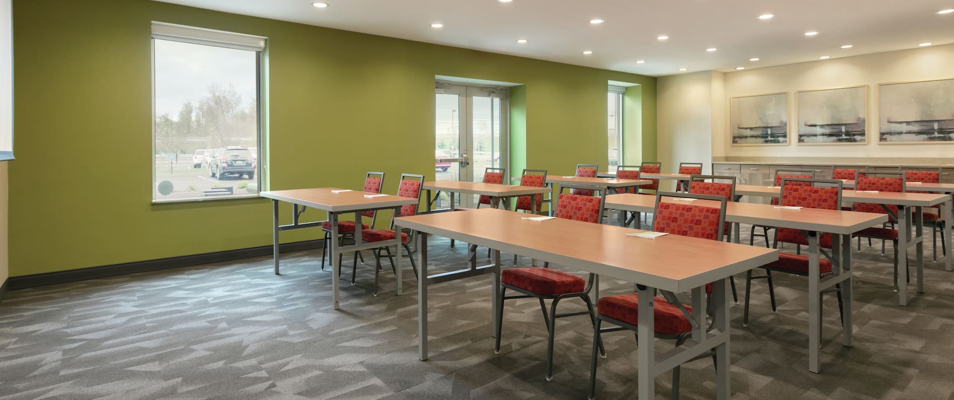 Freeman Meeting Room with tables and chairs