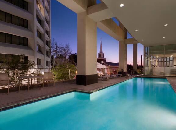 Embassy Suites by Hilton Los Angeles Glendale - Image4