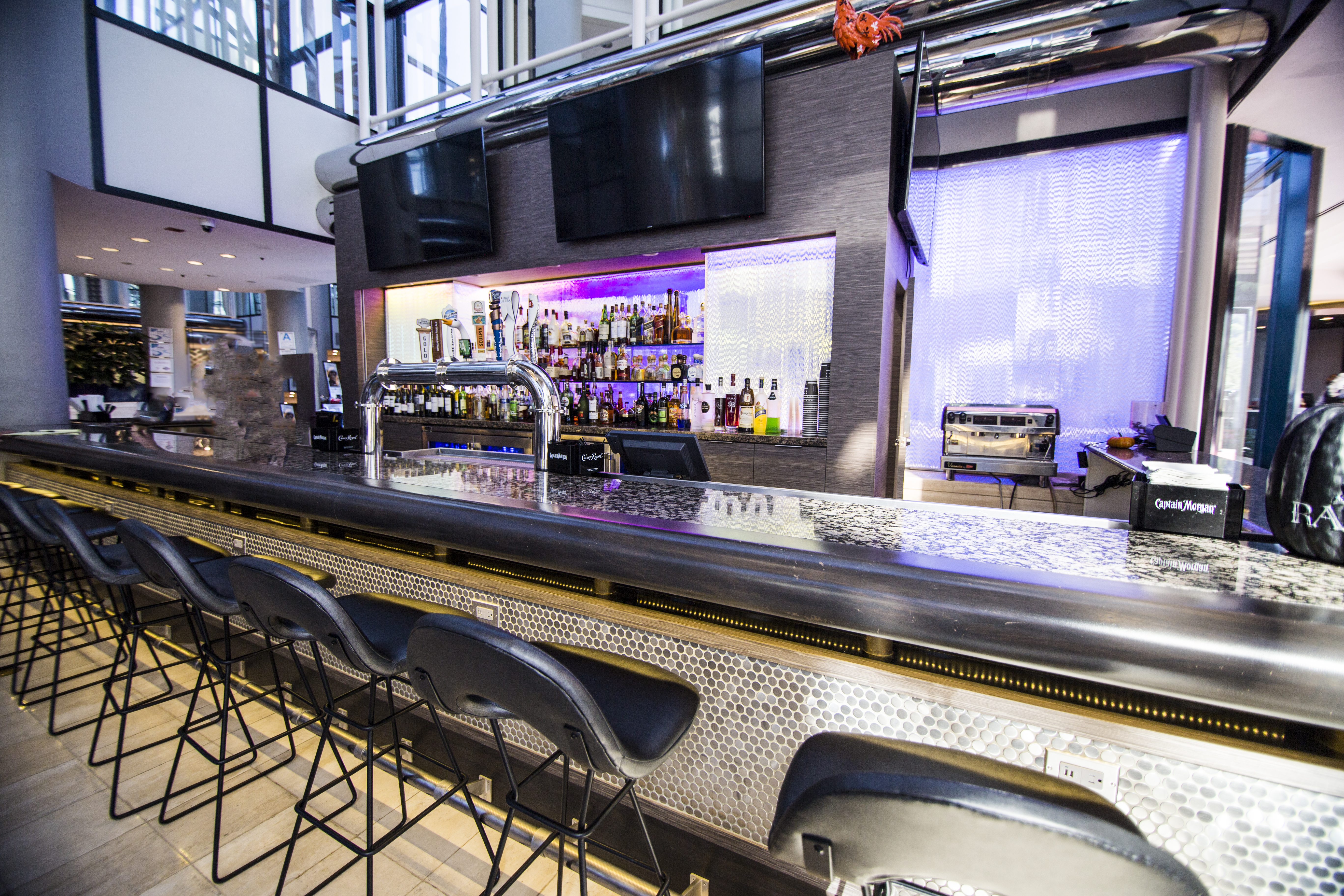 Lounge Bar Counter with Bar Stools