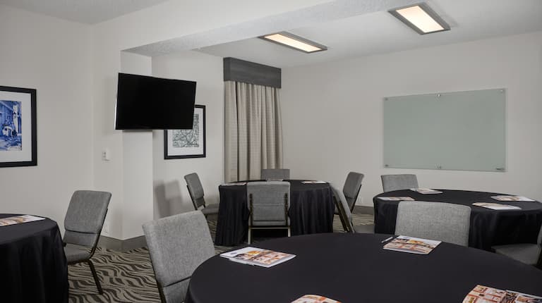 Meeting room Setup in Rounds