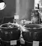 테이블 위에 펼쳐진 음식