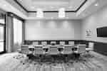 Profesionální zasedací místnost s elegantním vybavením