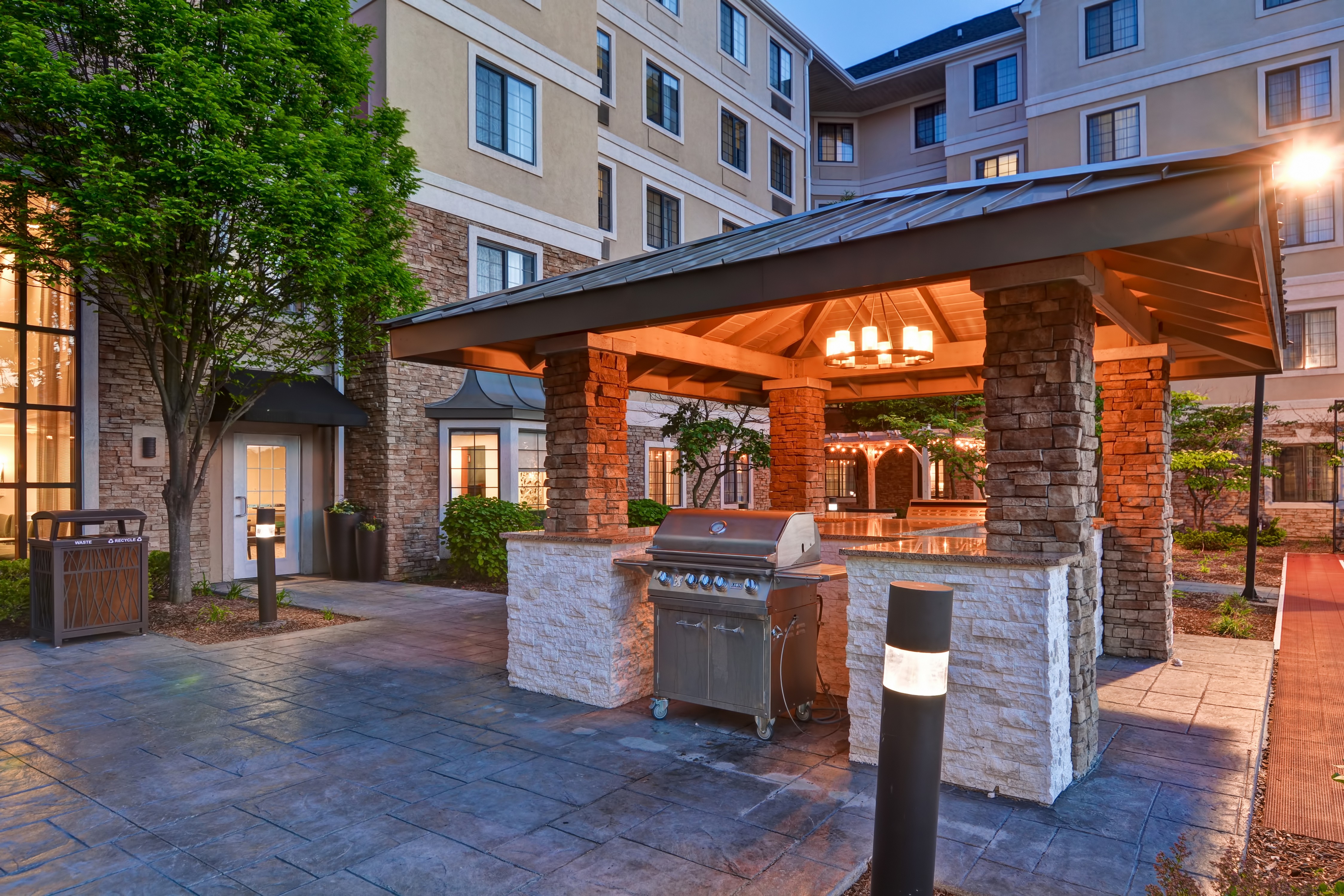 Outdoor Patio and Grill