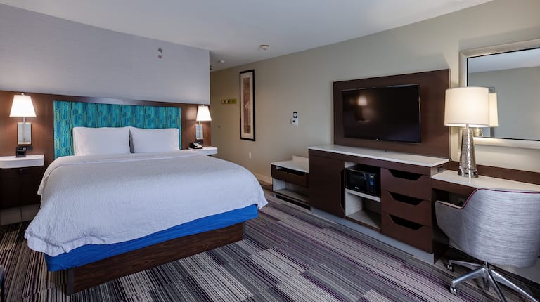 King Room with Desk and TV