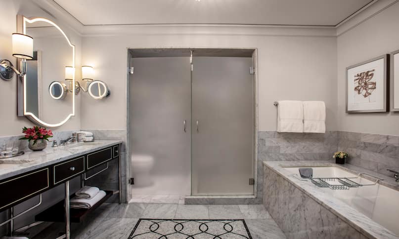 Astoria Suite, Bathroom-previous-transition
