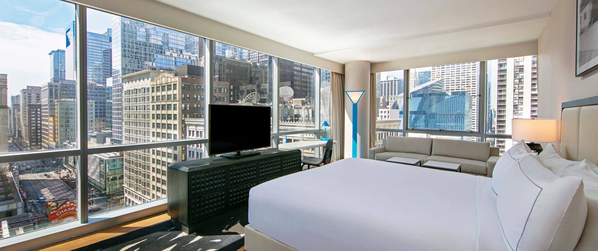 King Guest Room with City View