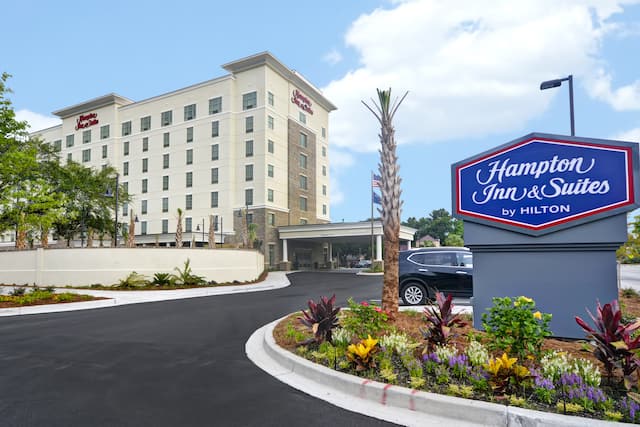Hotel Exterior and Drive-up Entrance