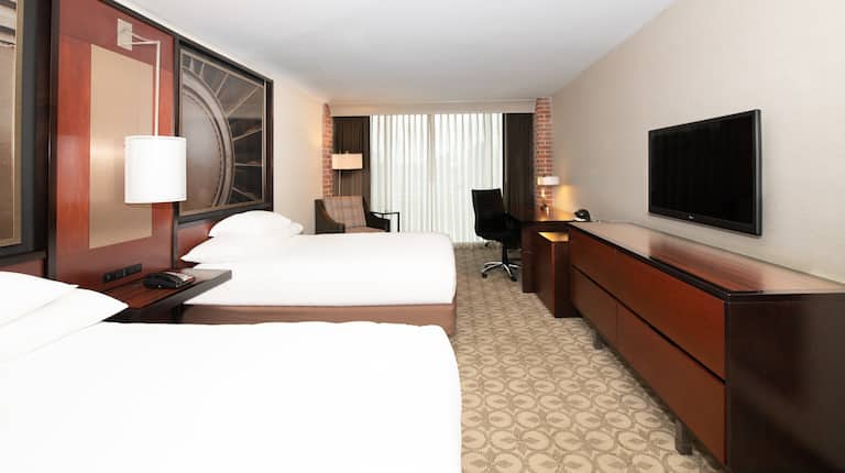 Two Double Beds in Guest Room