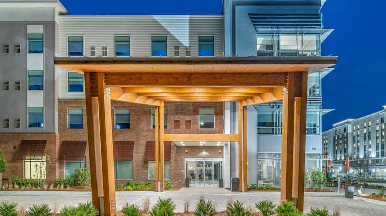 Exterior image of the entrance to the hotel