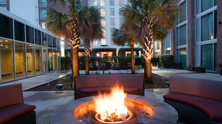 Outdoor Courtyard Patio with Fire Pit