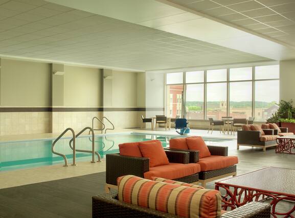 DoubleTree by Hilton Hotel Cedar Rapids Convention Complex - Image4