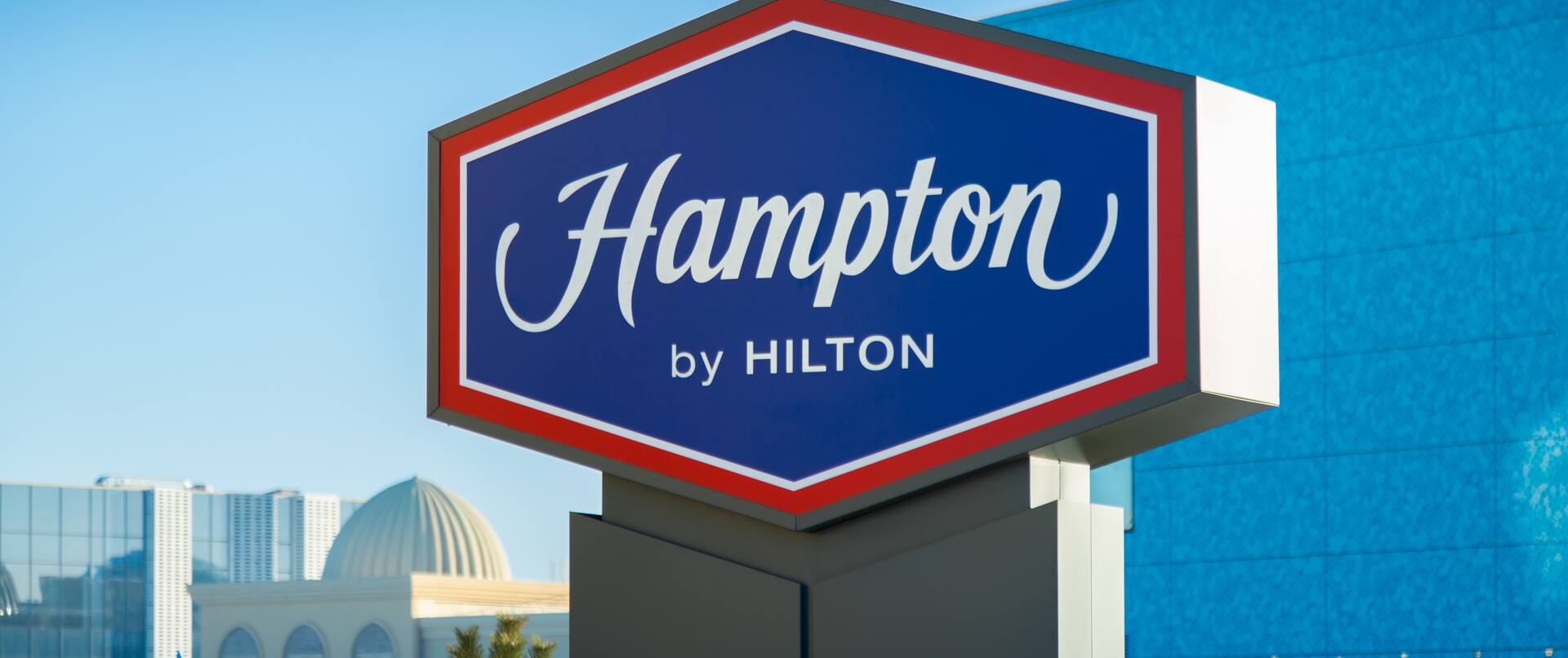 Hampton by Hilton sign 