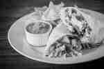 Wraps, Chips und Sauce im Garden Grille & Bar