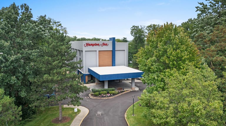 Hampton Inn Cleveland/Westlake hotel exterior