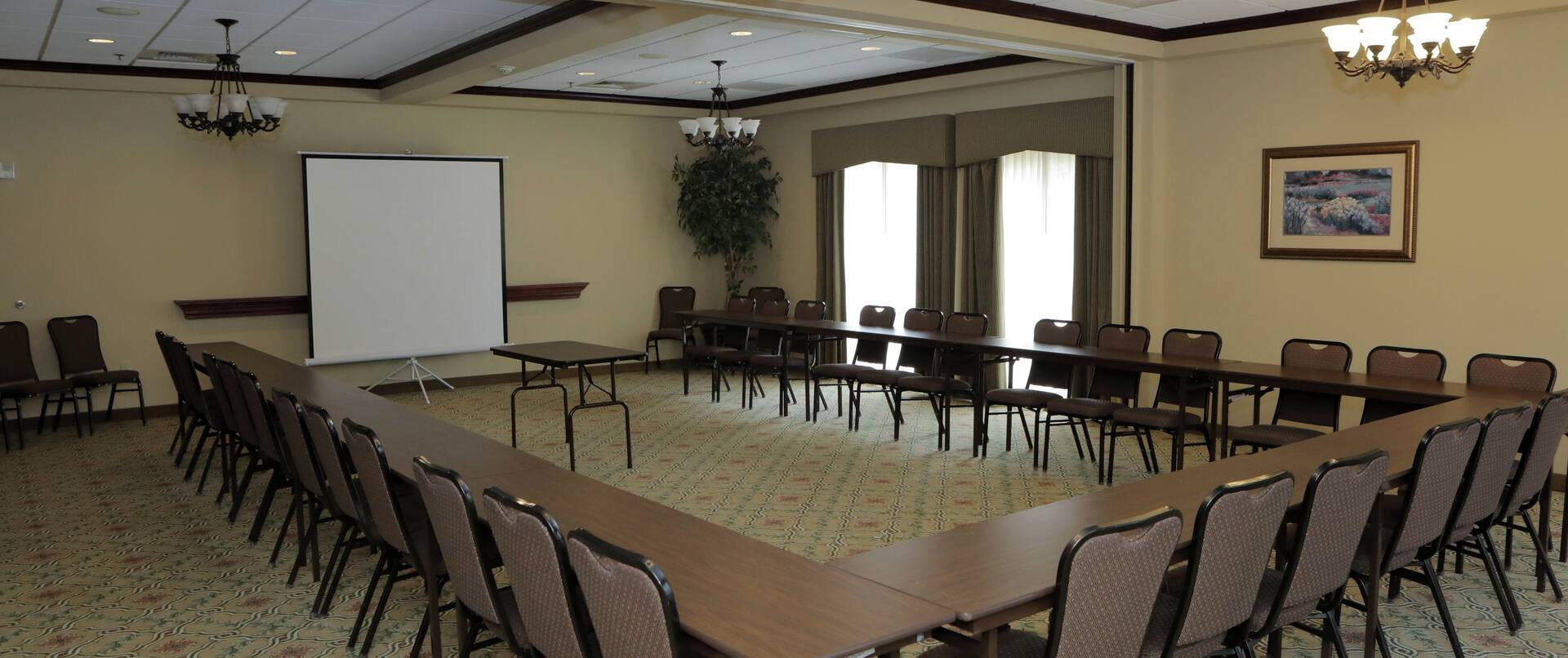 Meeting Room with U-shaped set-up and projector