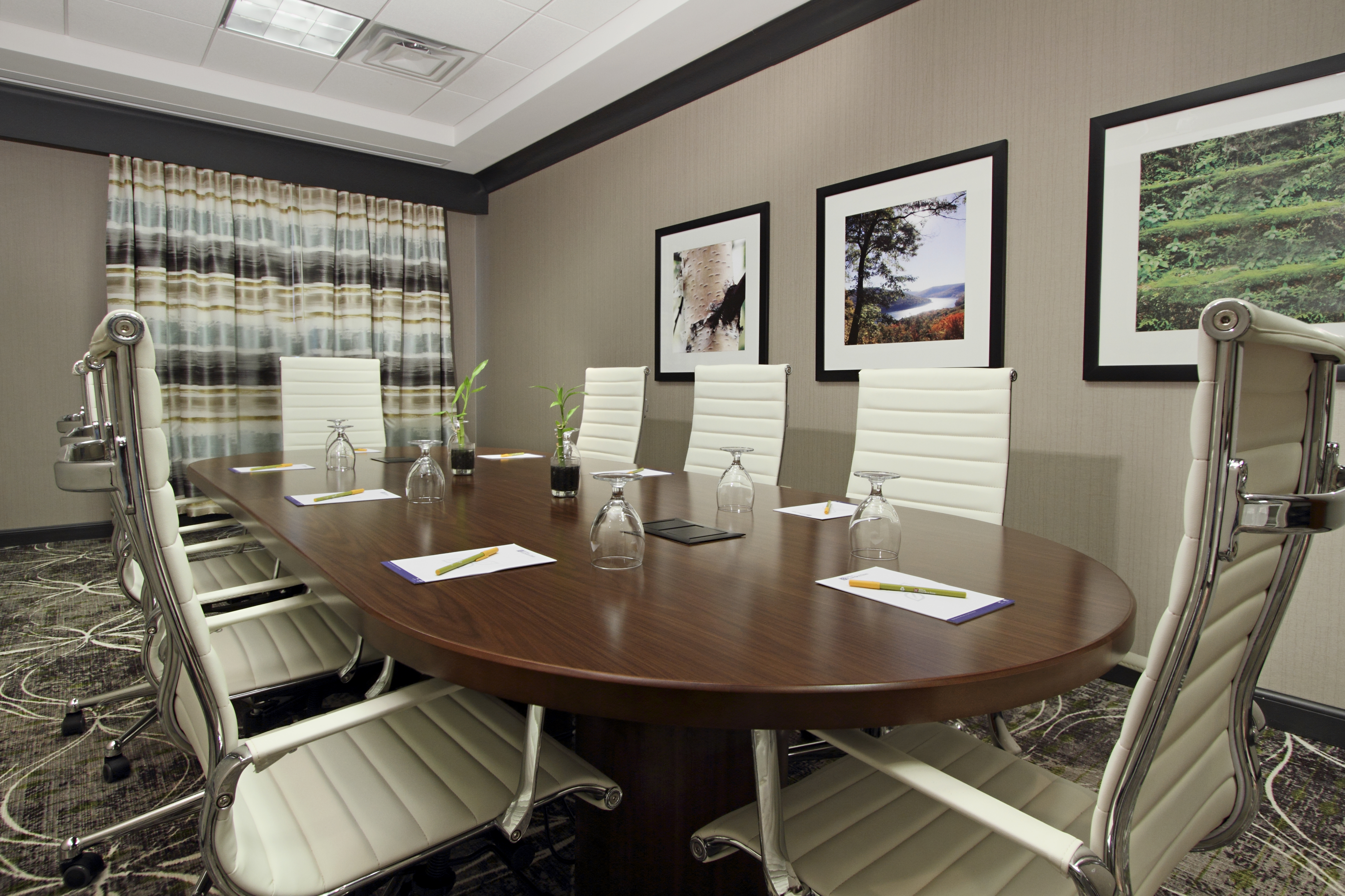 Small Formal Meeting Room