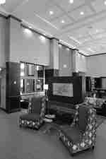 ที่นั่งริมล็อบบี้ข้างเตาผิง