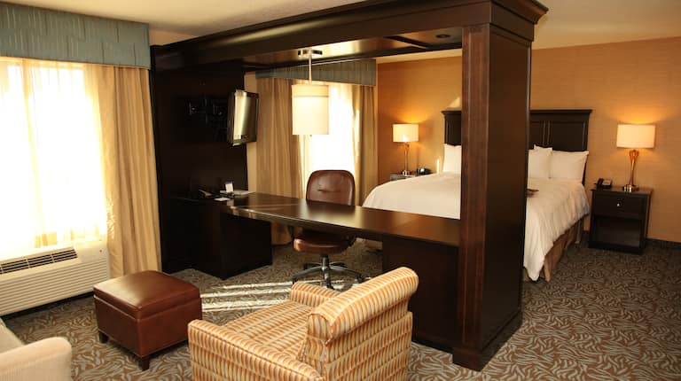 Guest Suite with 1 King Bed