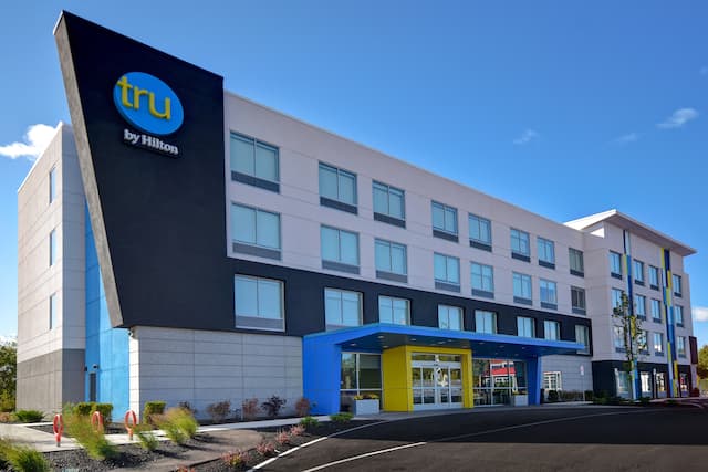 酒店白天外观正面