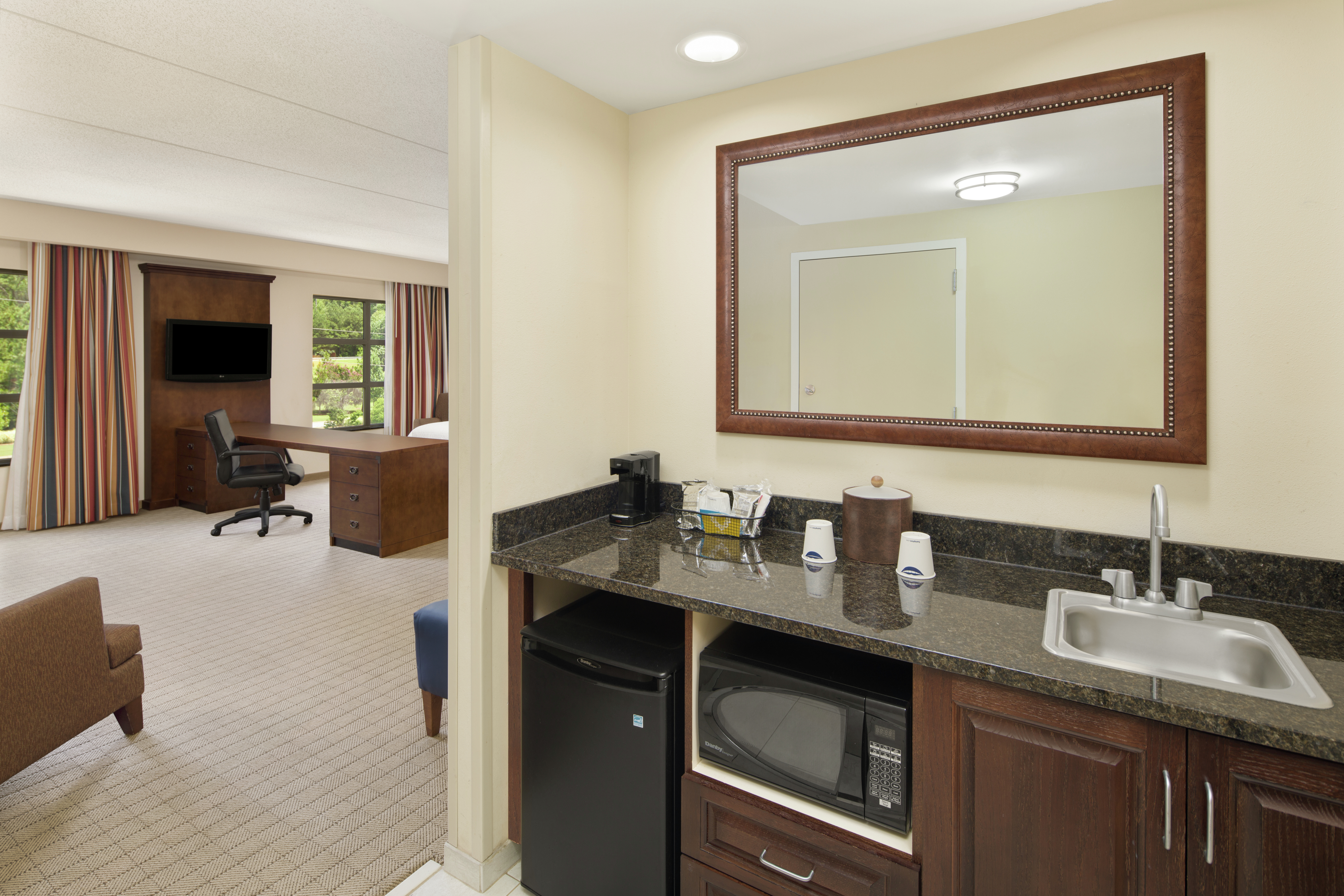 Suite wetbar with microwave and sink