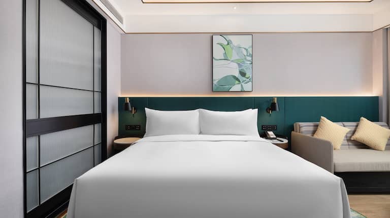 Kamar Superior King dengan Tempat Tidur Sofa