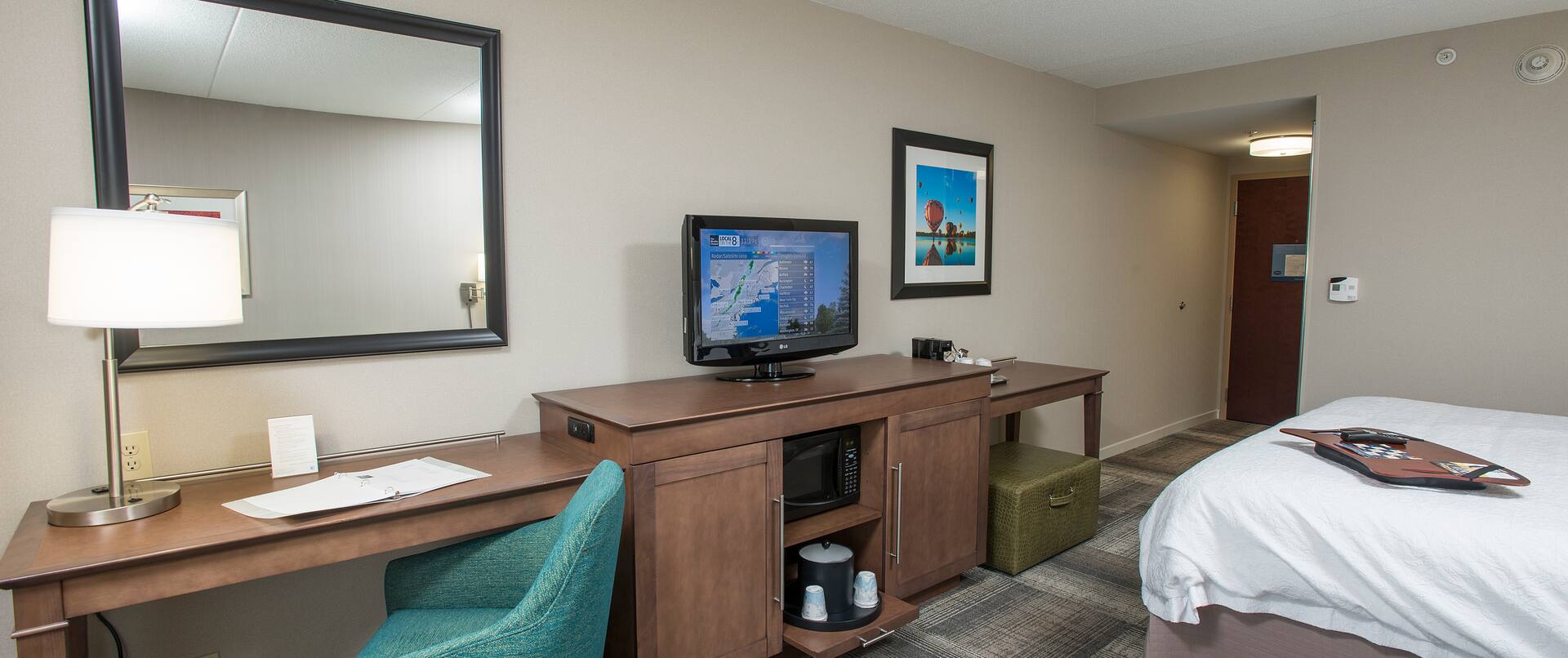 King Deluxe Room Desk and TV