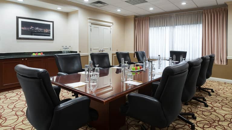 King Suite with Boardroom