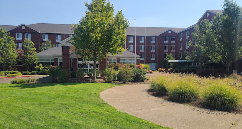 Hilton Garden Inn Vs Hampton Inn And Suites 