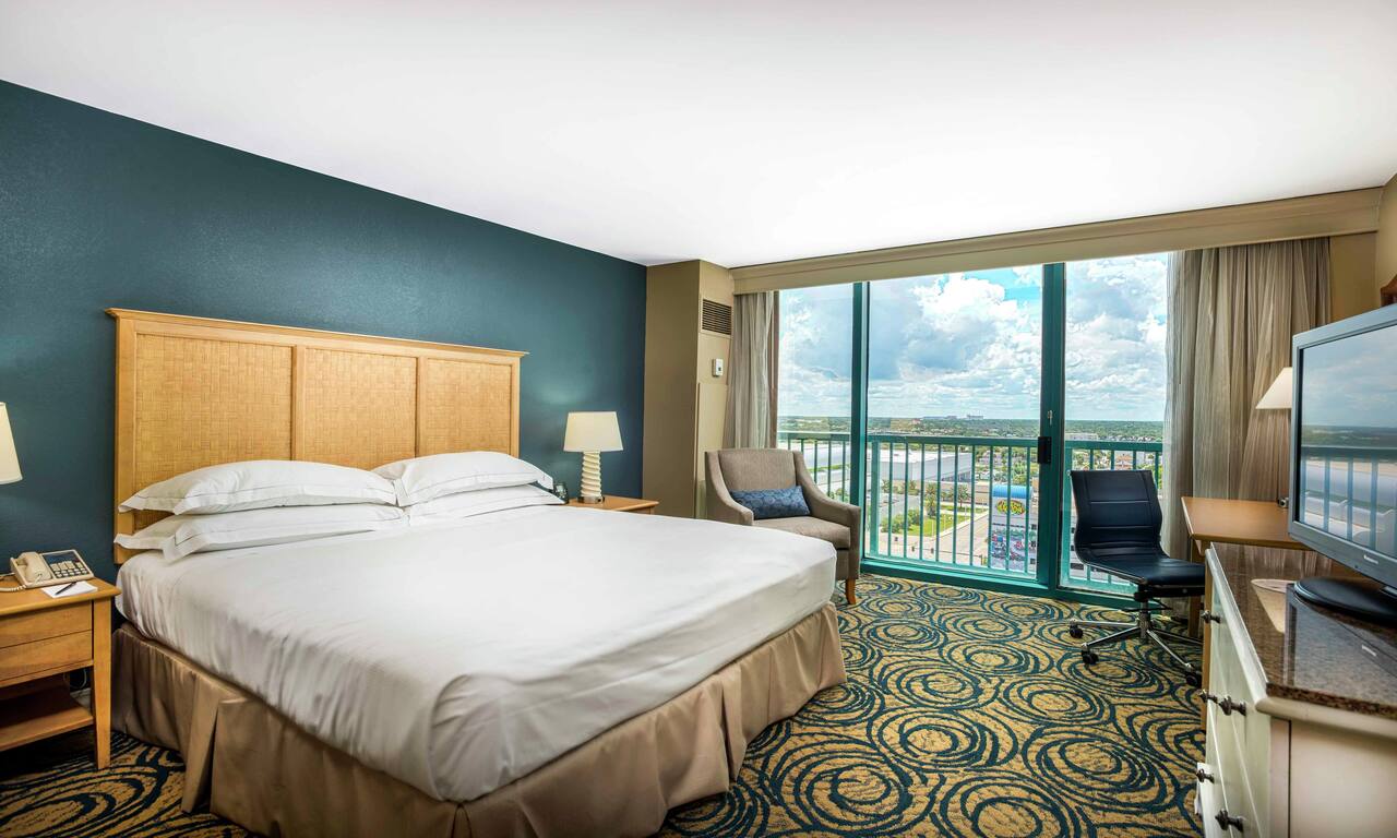 King Accessible Guestroom with City View