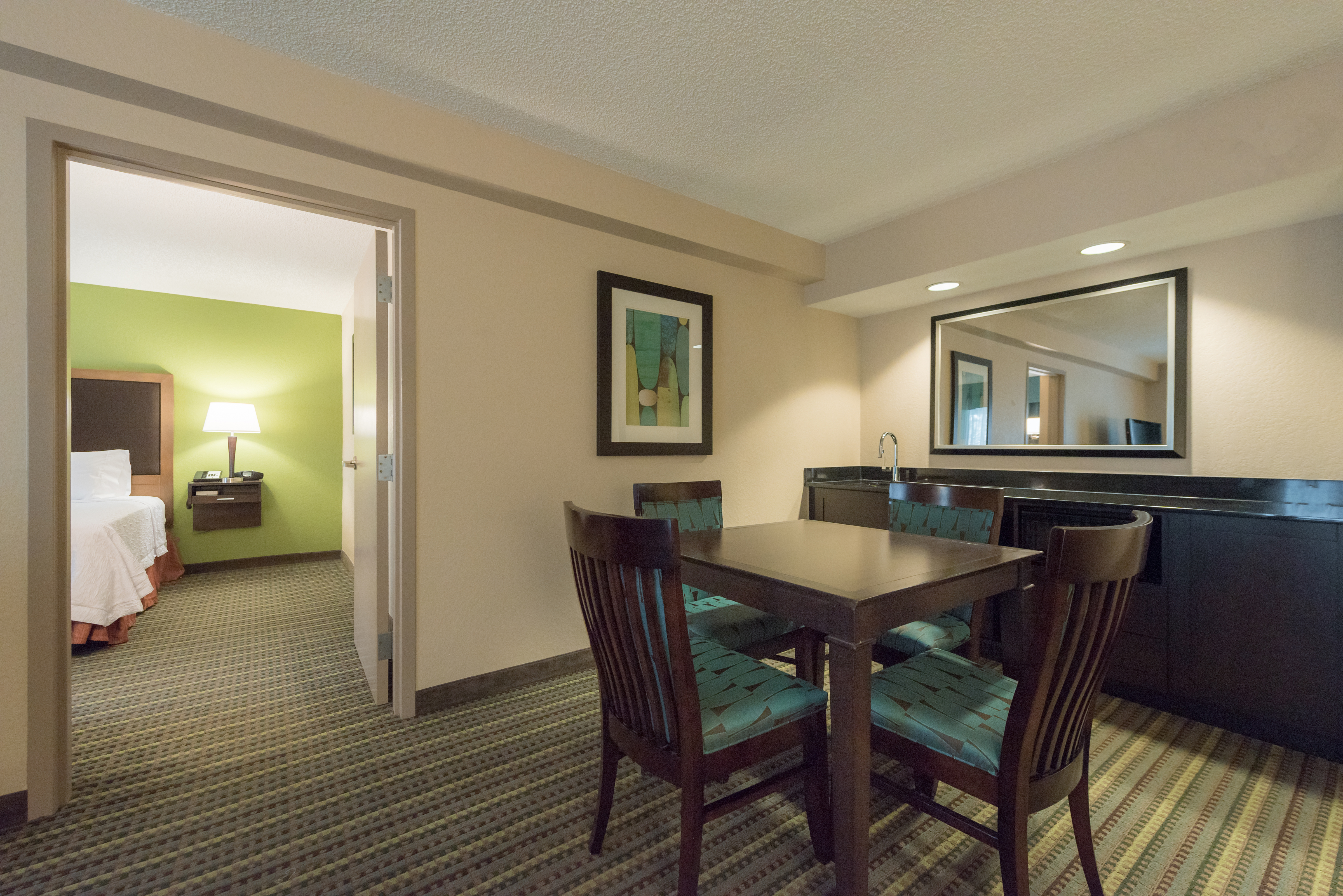King Suite Dining
