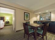 King Suite Dining