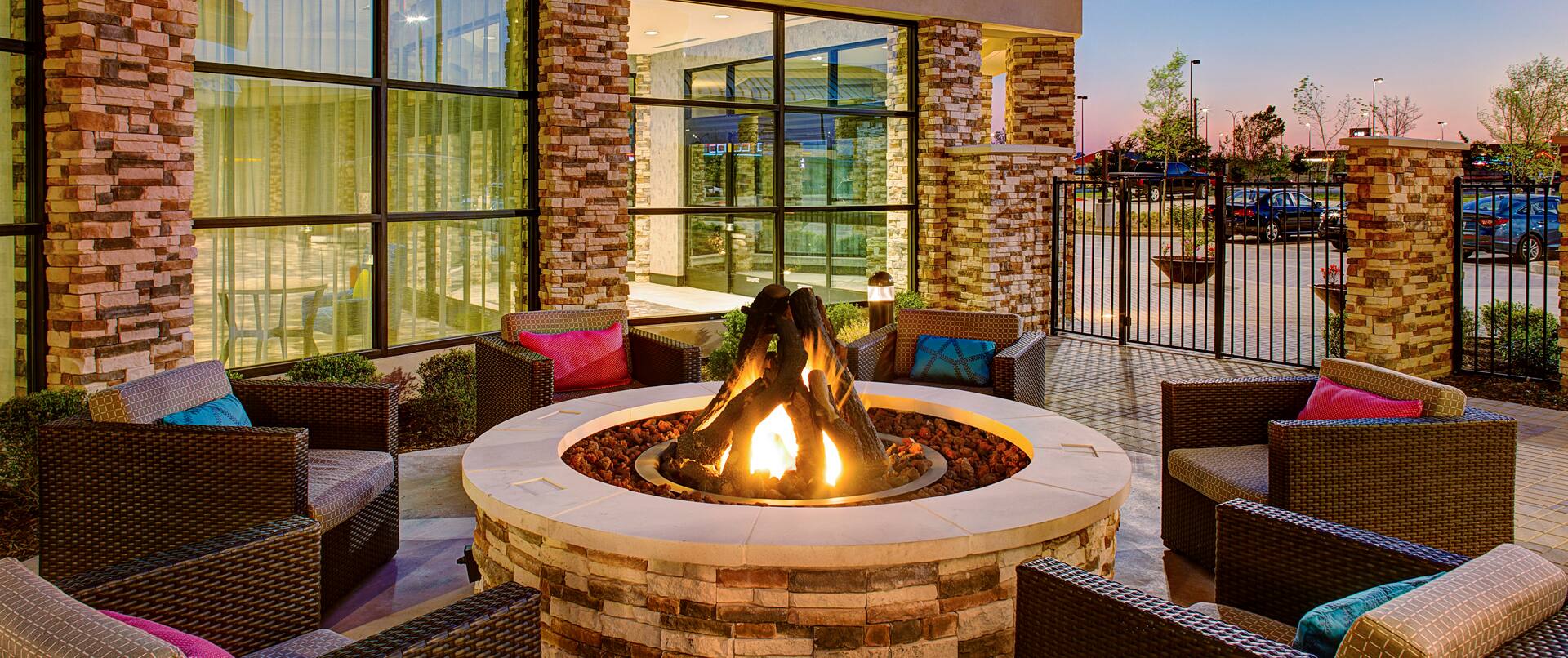 Outdoor Fire Pit and Lounge Seating