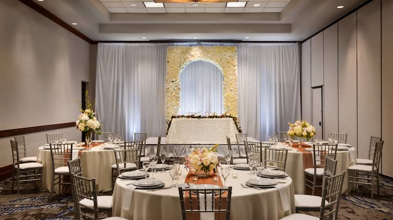 Embassy Suites Dallas - DFW Airport North Outdoor World Hotel, TX - Cross Timbers Wedding