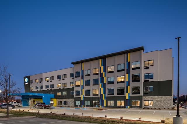 View of Tru Hotel Exterior