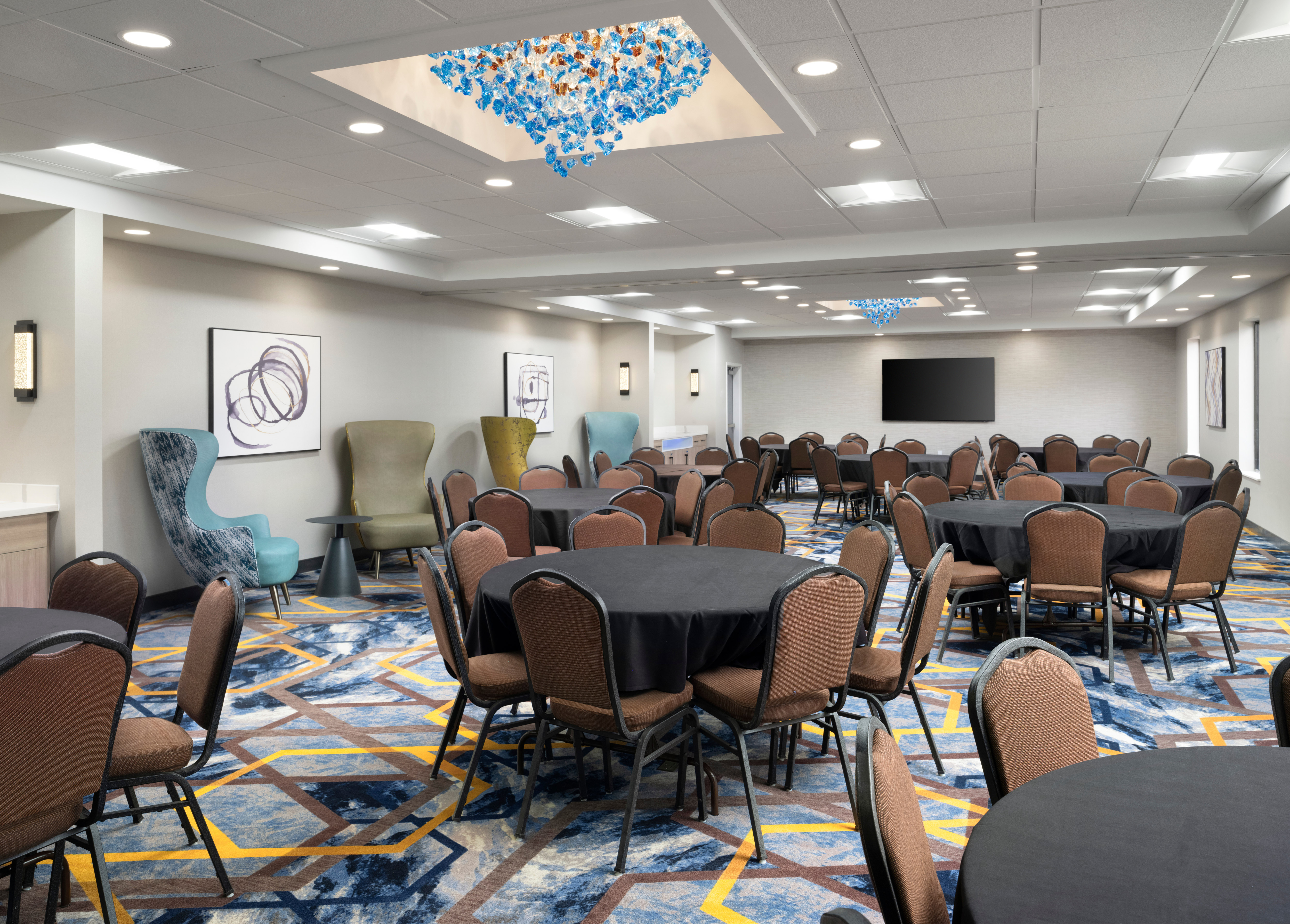meeting room, round tables and chairs