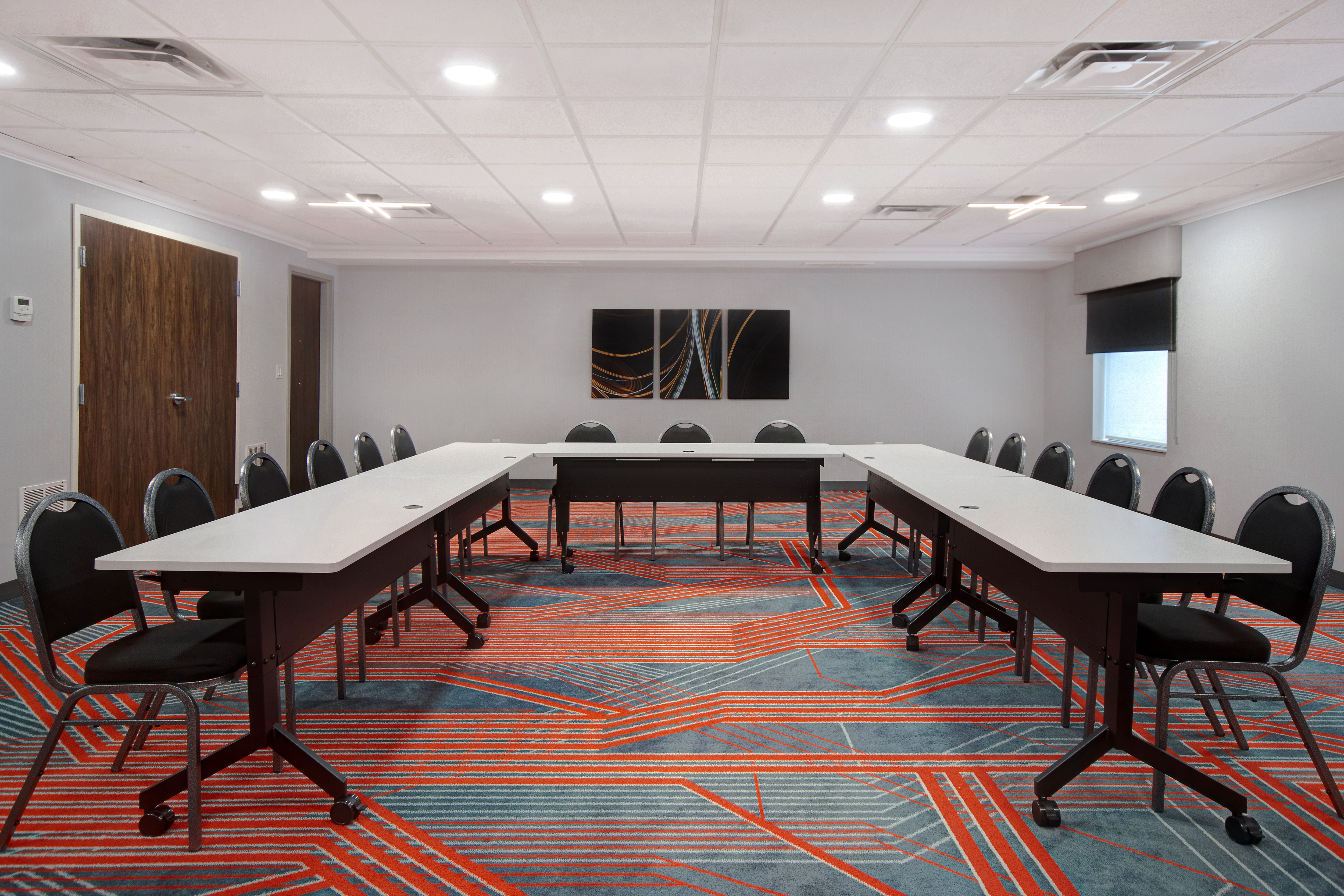 Meeting Room With U-Shape Design