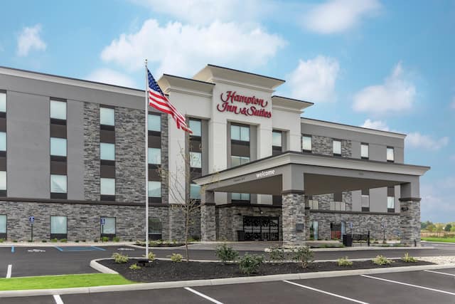 Hampton Inn Hotel Exterior Entrance