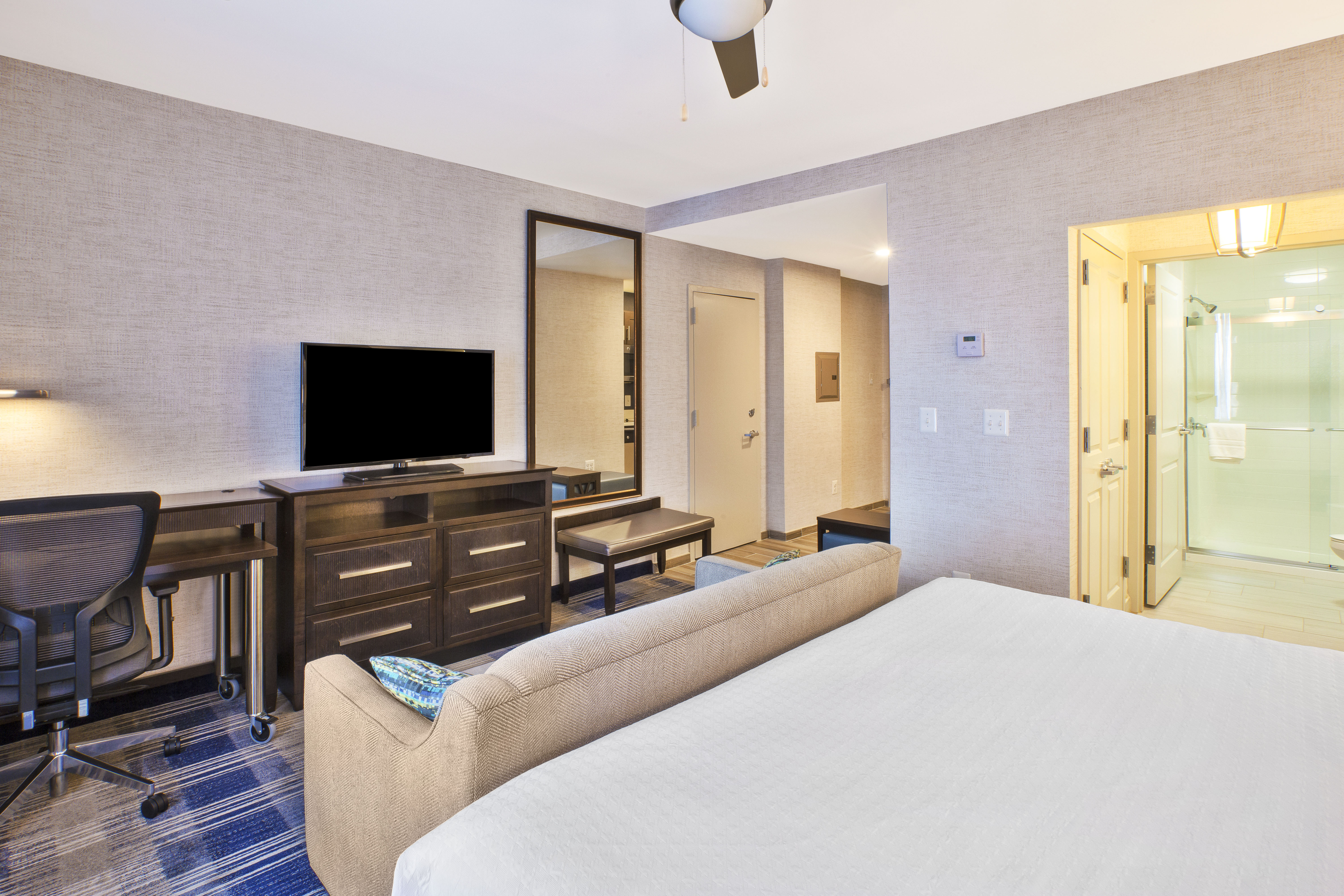 Homewood Suites by Hilton Arlington Rosslyn Key Bridge - King Guest Room Suite