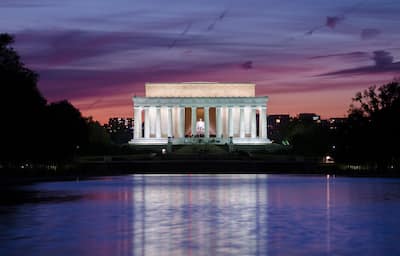Washington DC, United States: Abraham Lincoln Memorial at night