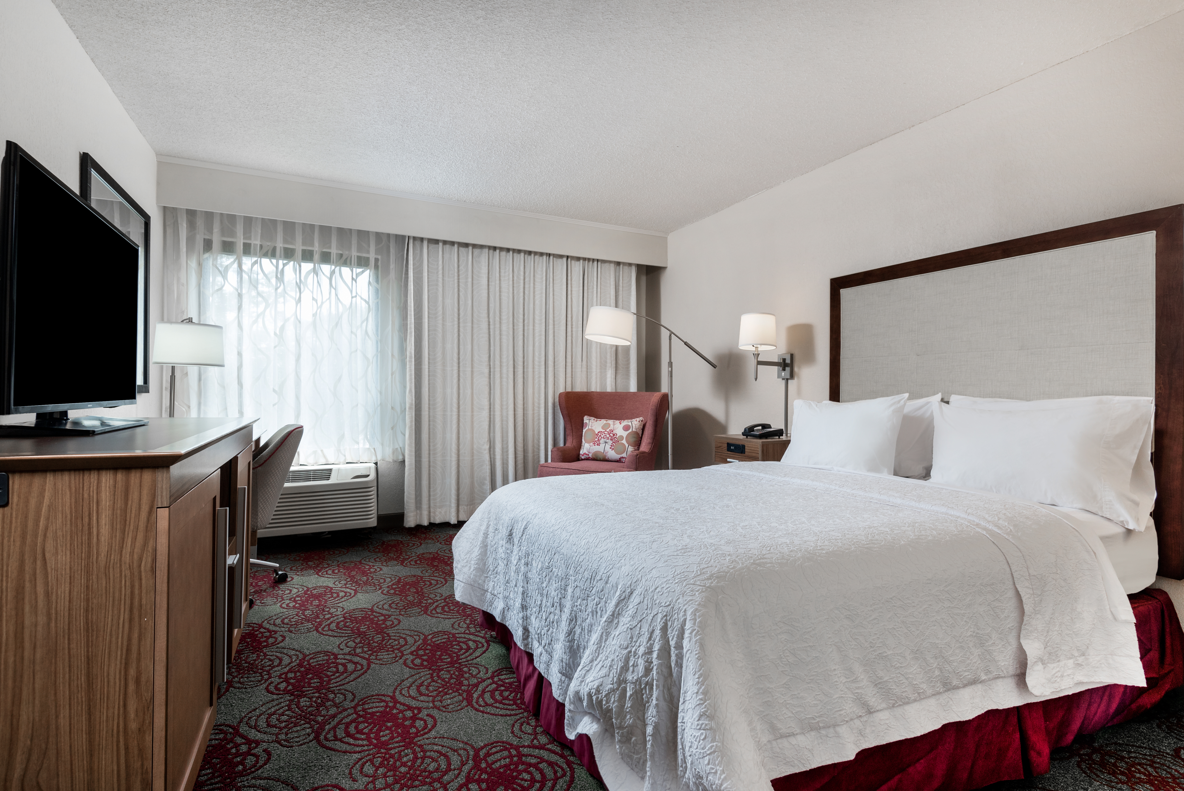 One Queen Accessible Guest Room with HDTV Desk and Chair