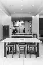 منطقة تناول الطعام في ستيكس بار آند جريل