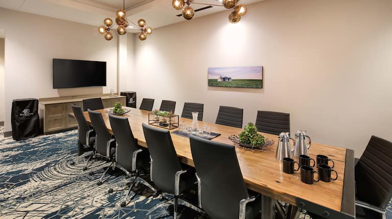 Boardroom with Seats for 12 People, TV for Presenting and Refreshments