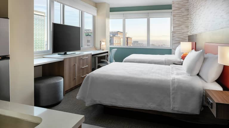 Double Queen Corner Guest Suite