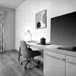 โต๊ะทํางานในห้องพัก