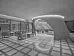 Lobby espaçoso com cadeiras