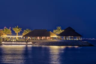 Restaurant "Tahitian Village" am Strand